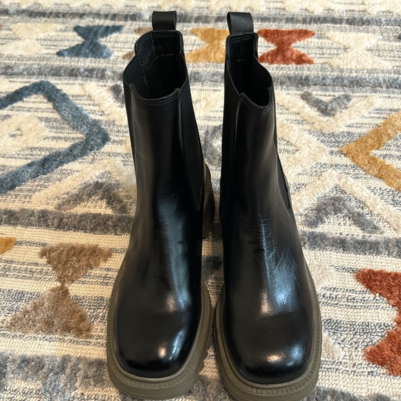 Vince Camuto Anikaaa Boots NEW! - Picture 2 of 8